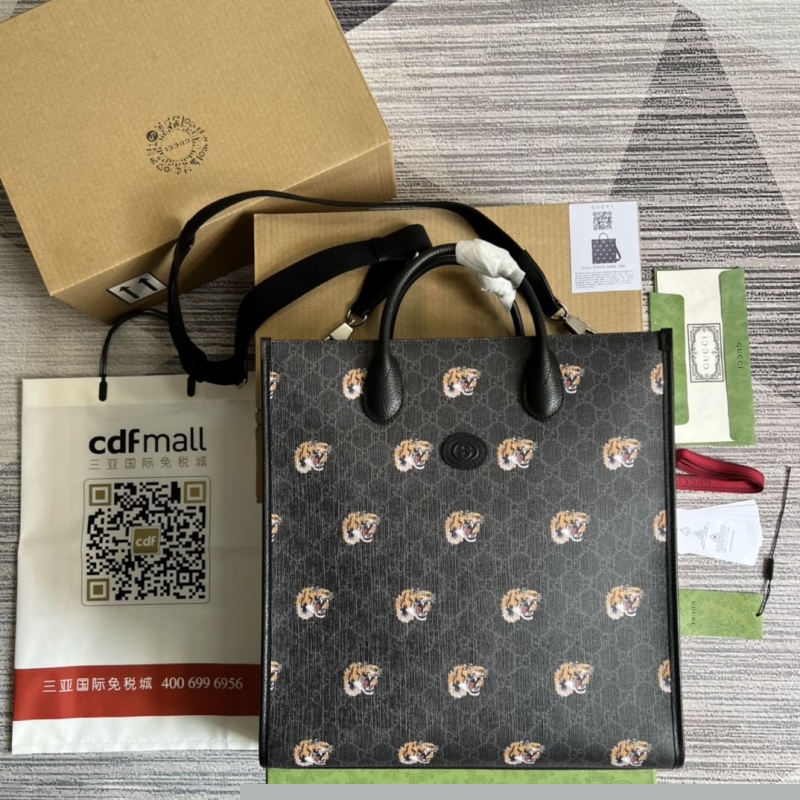G*u*i shopping bags